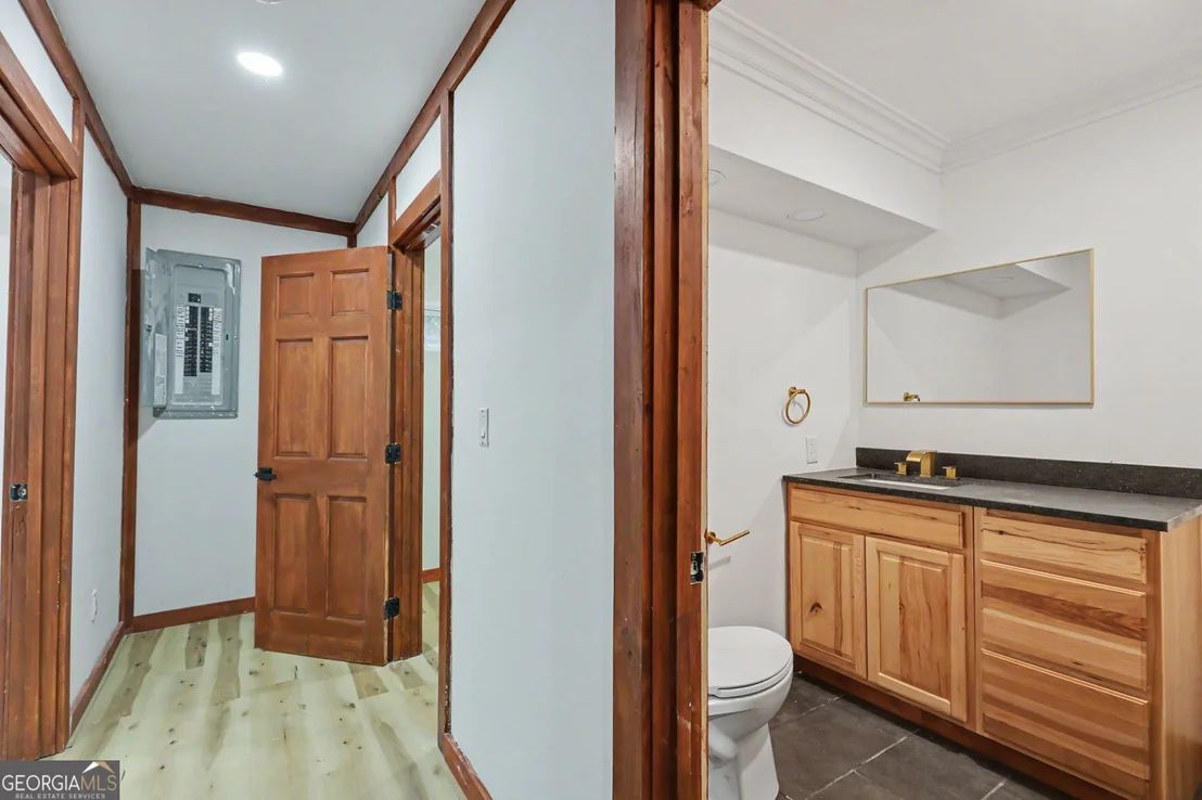 Photo of 996 Crestview Drive