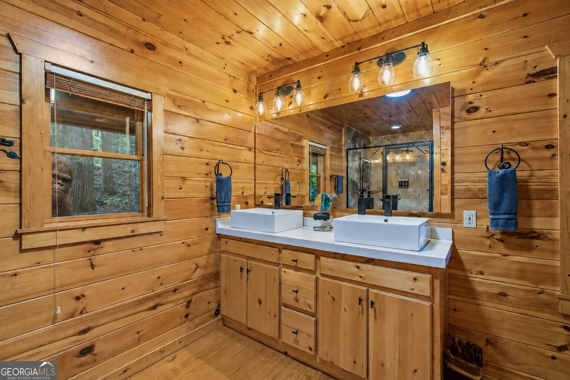 Photo of 464 Whispering Pine Lane