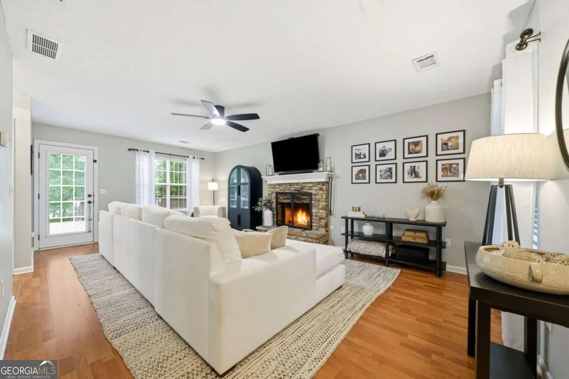 Photo of 3063 Rockview Drive