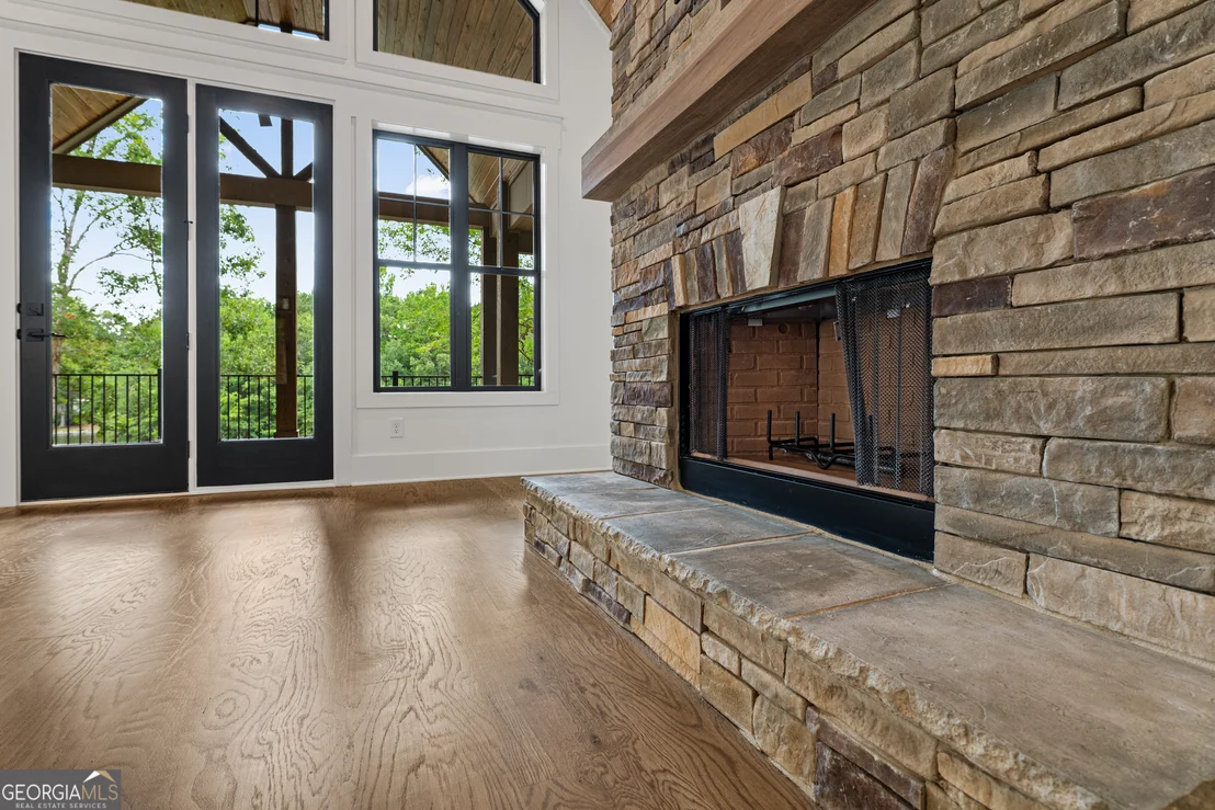 Photo of 681 Warren Road