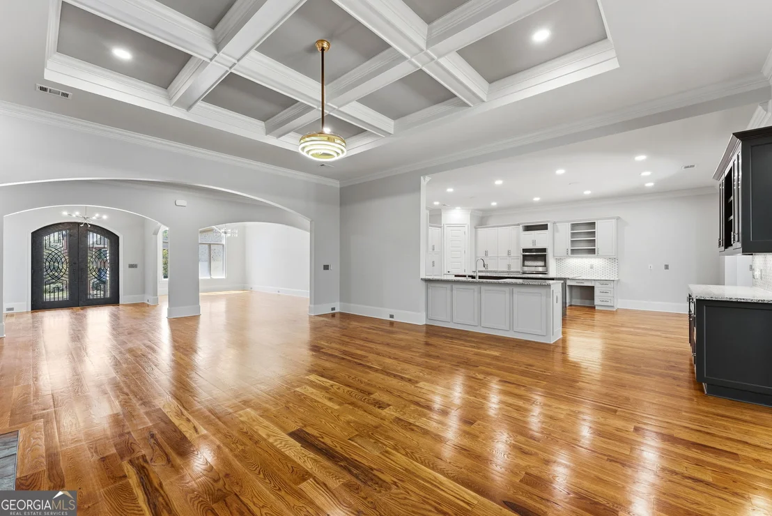 Photo of 607 W Lake Circle