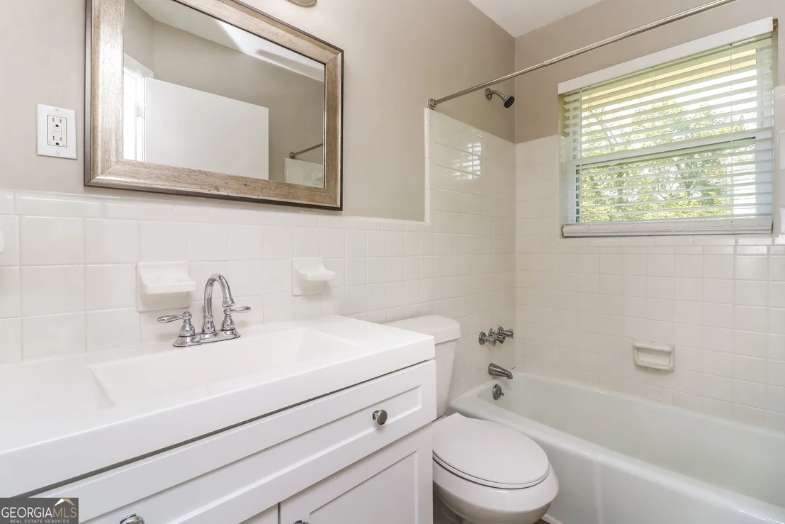 Photo of 611 Walnut Way SW