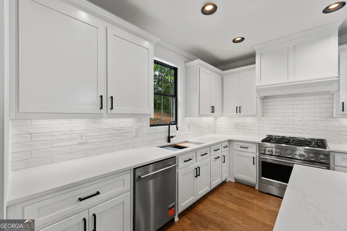 Photo of 681 Warren Road