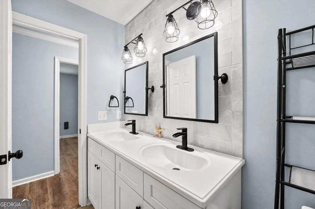 Photo of 214 Jefferson Circle SE