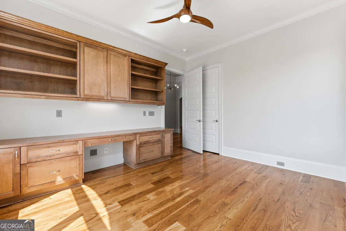 Photo of 607 W Lake Circle