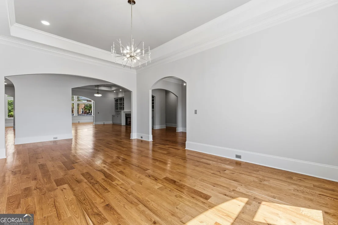 Photo of 607 W Lake Circle
