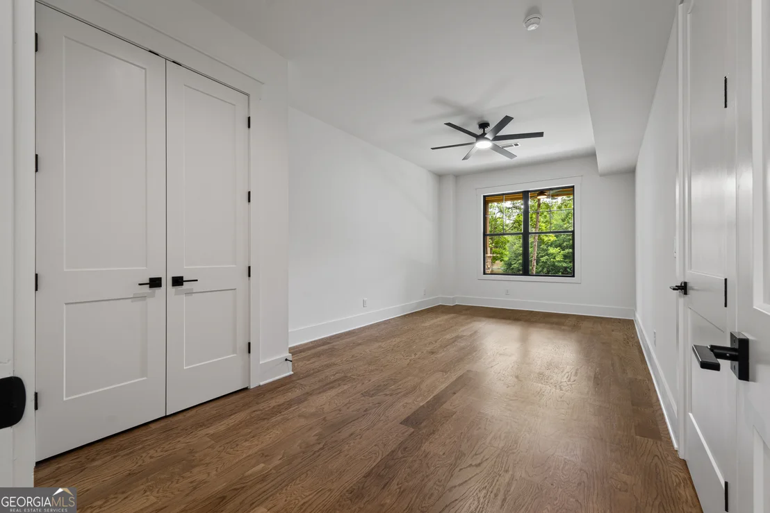 Photo of 681 Warren Road