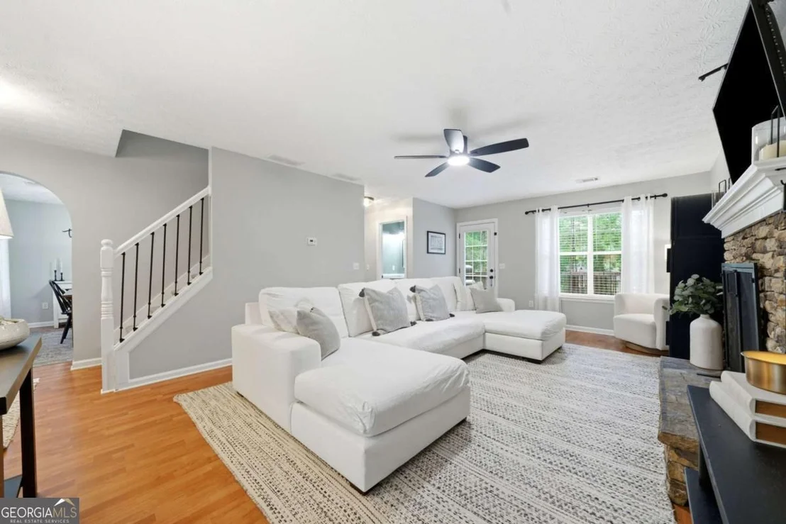 Photo of 3063 Rockview Drive