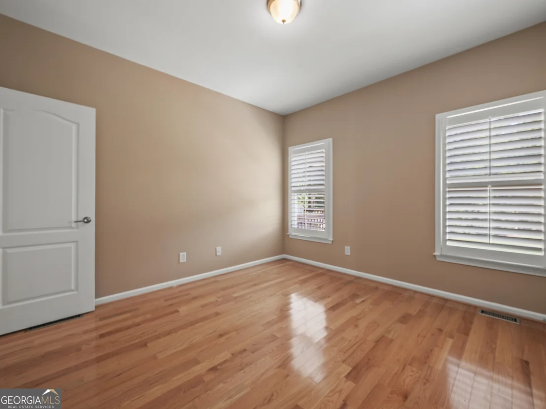 Photo of 100 Cole Point