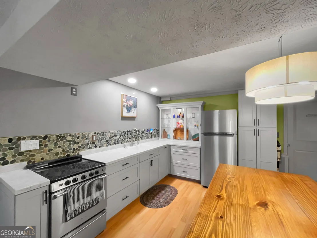 Photo of 298 Hudson River Drive