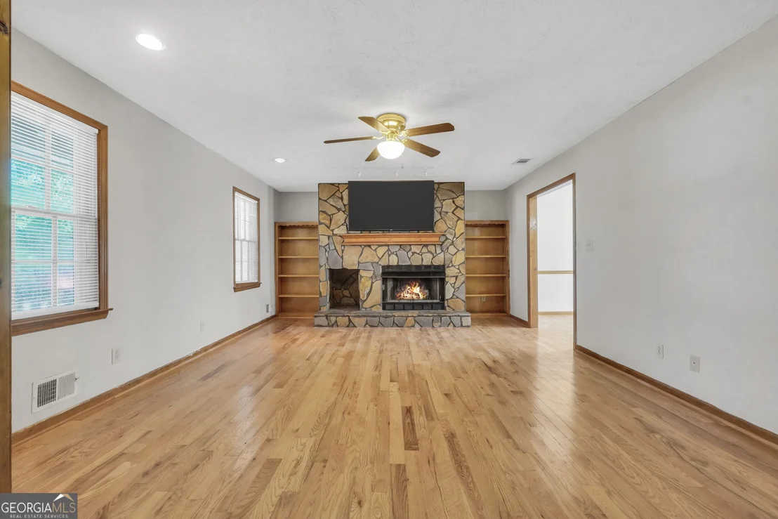 Photo of 370 Davis Road