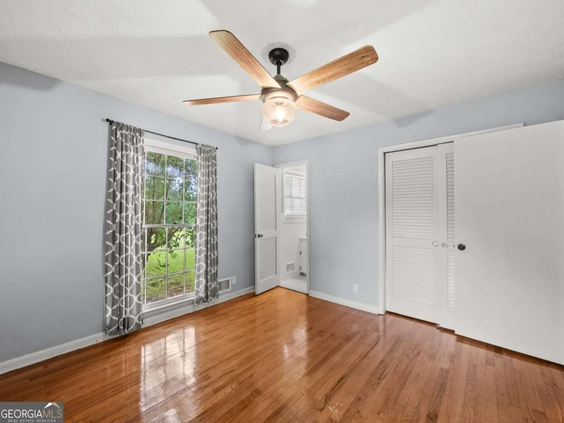 Photo of 617 Lakeview Drive