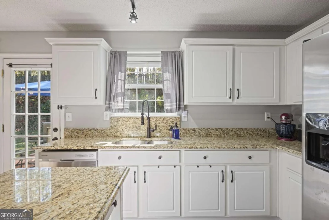 Photo of 102 Silverleaf Lane
