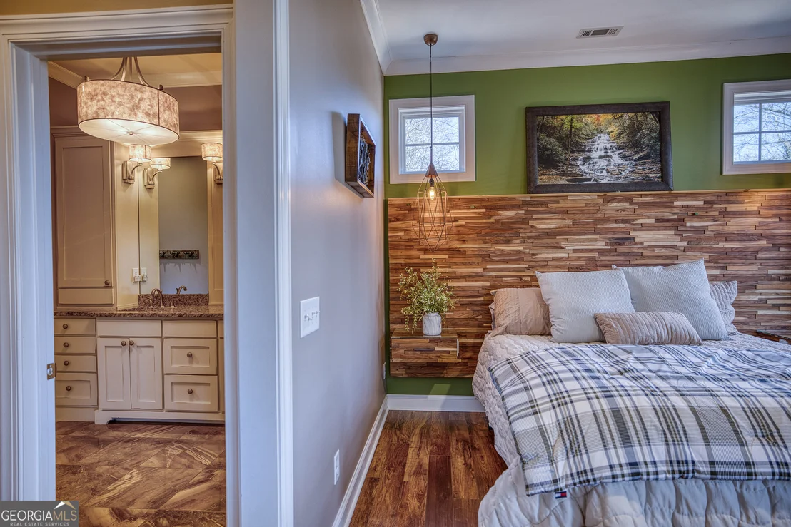 Photo of 112 Springhill Lane