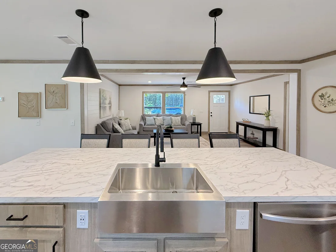 Photo of 415 Oliver Road