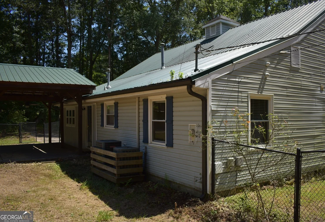 Photo of 1726 Highway 81 W