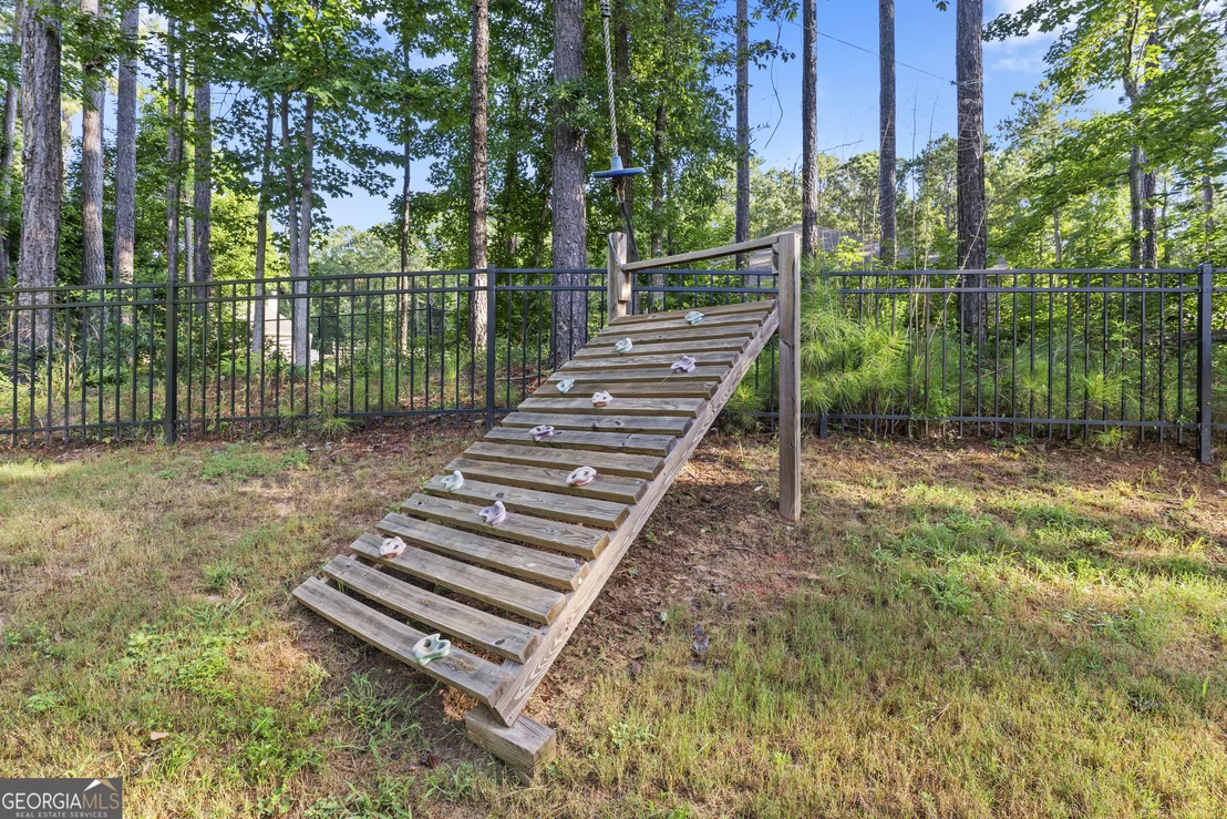 Photo of 122 Lee Road 2121