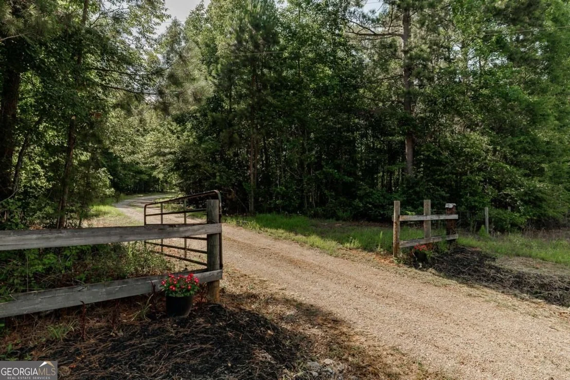 Photo of 930 James Holcomb Road