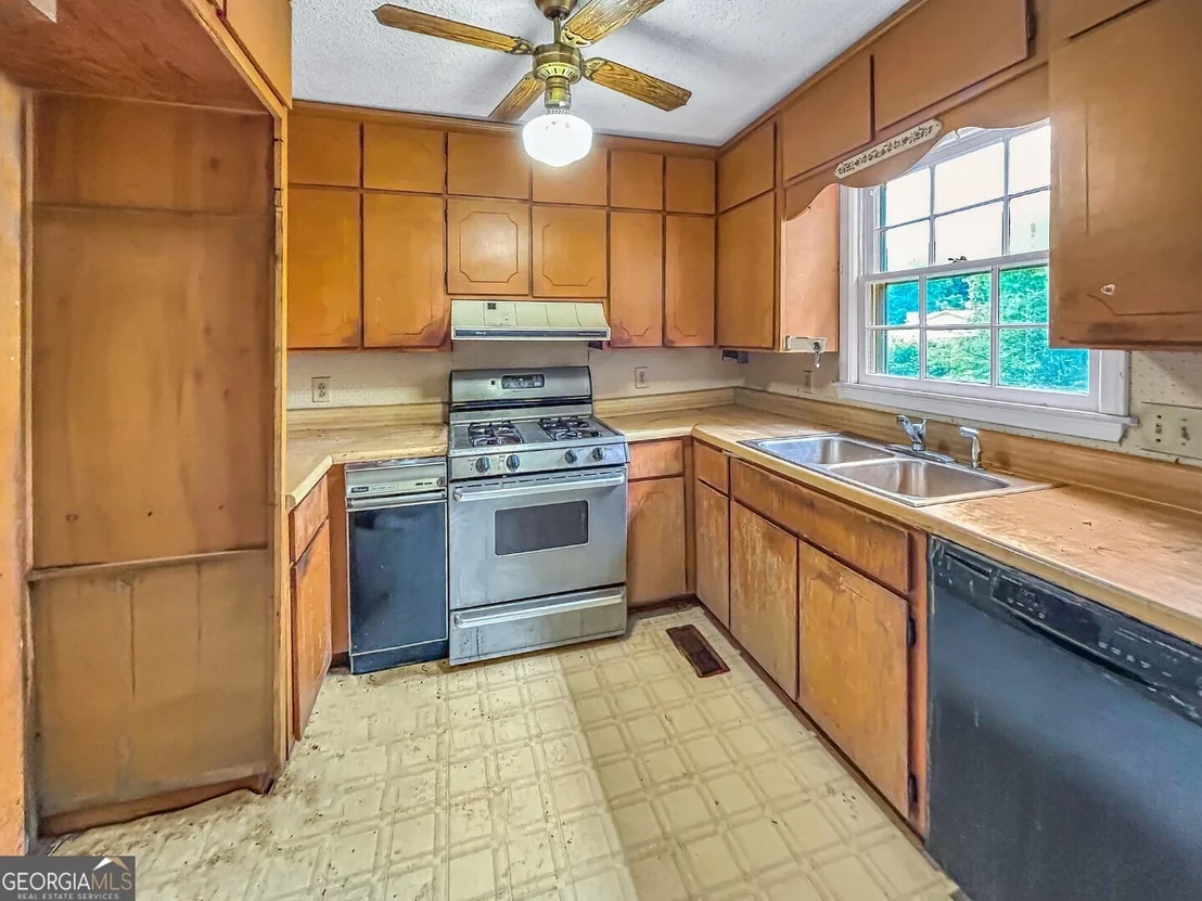 Photo of 411 Edgewater Circle