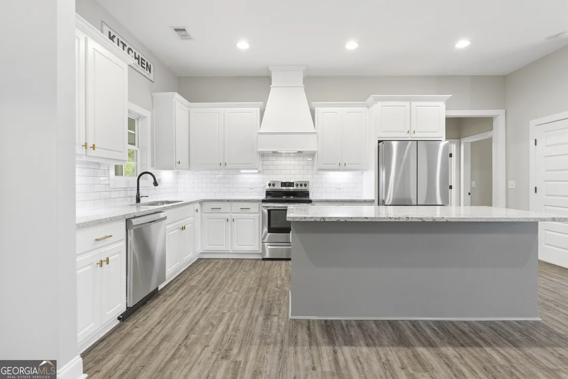 Photo of 122 Lee Road 2121