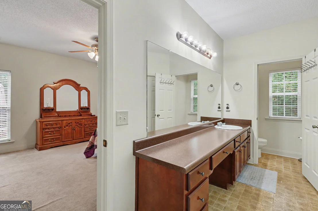 Photo of 830 Lord Fleming Road