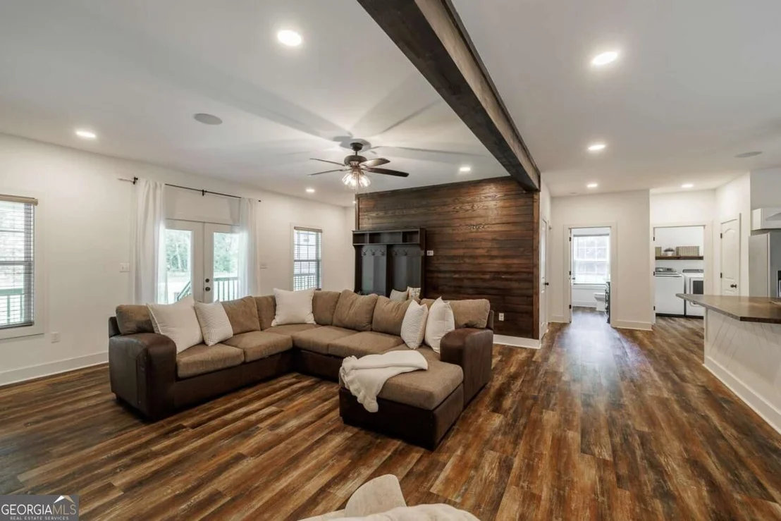Photo of 930 James Holcomb Road