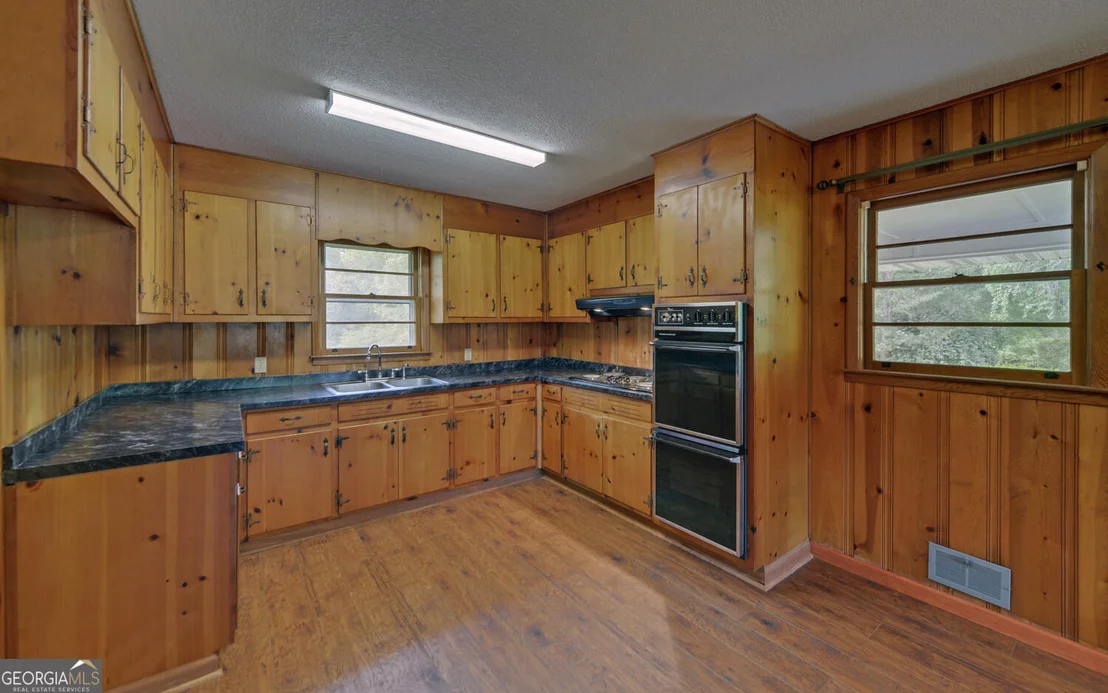 Photo of 586 Collins Road