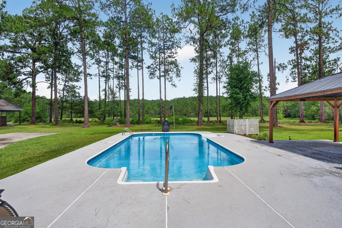 Photo of 5486 Bowen Road