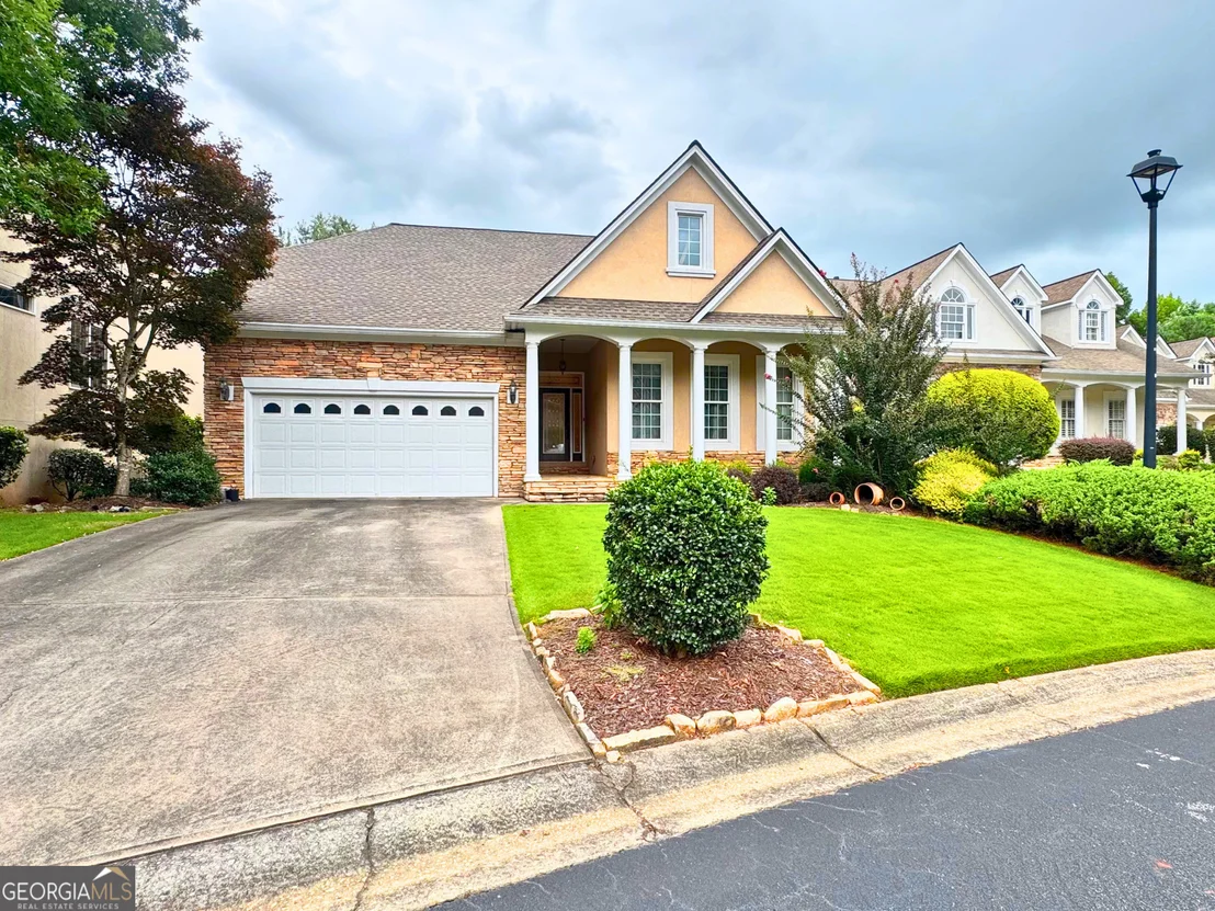 Photo of 817 Chalet Hills