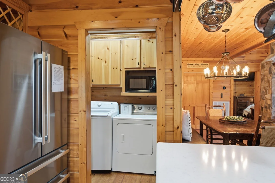 Photo of 464 Whispering Pine Lane