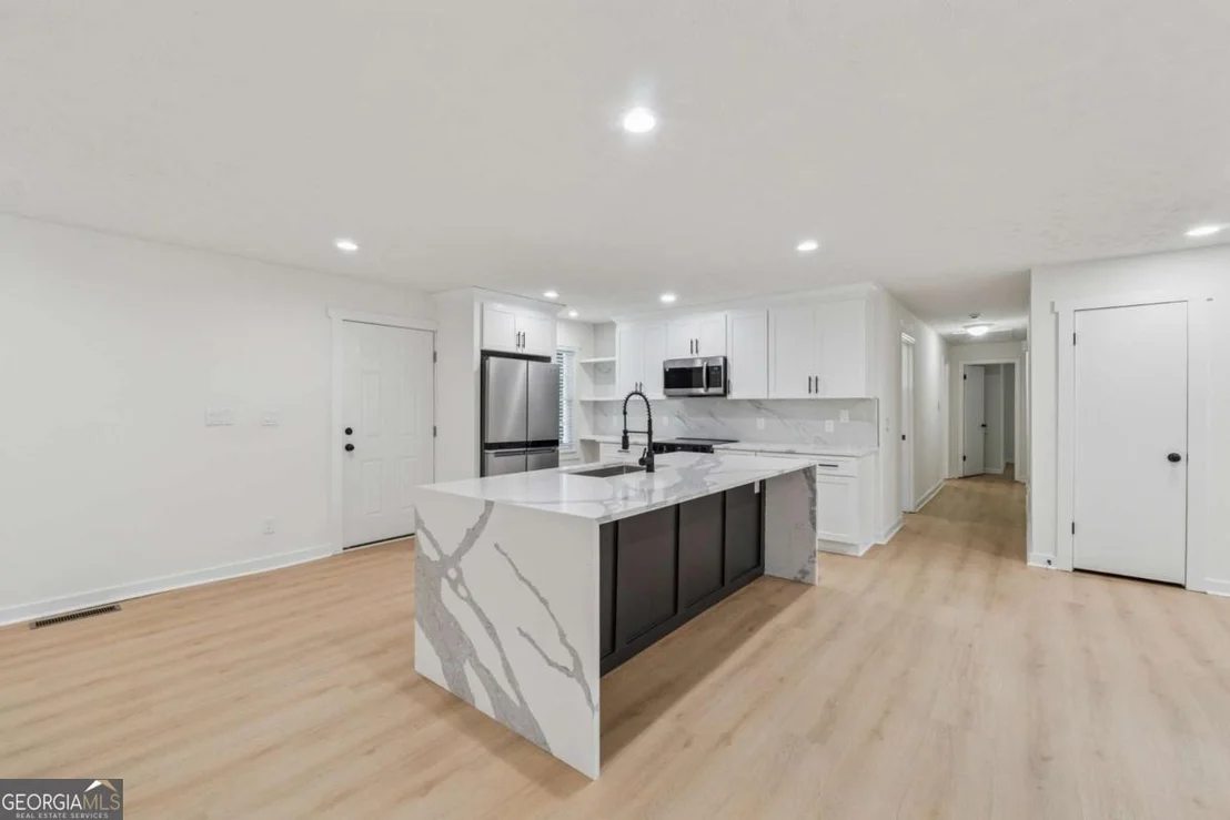 Photo of 676 Bralorne Drive