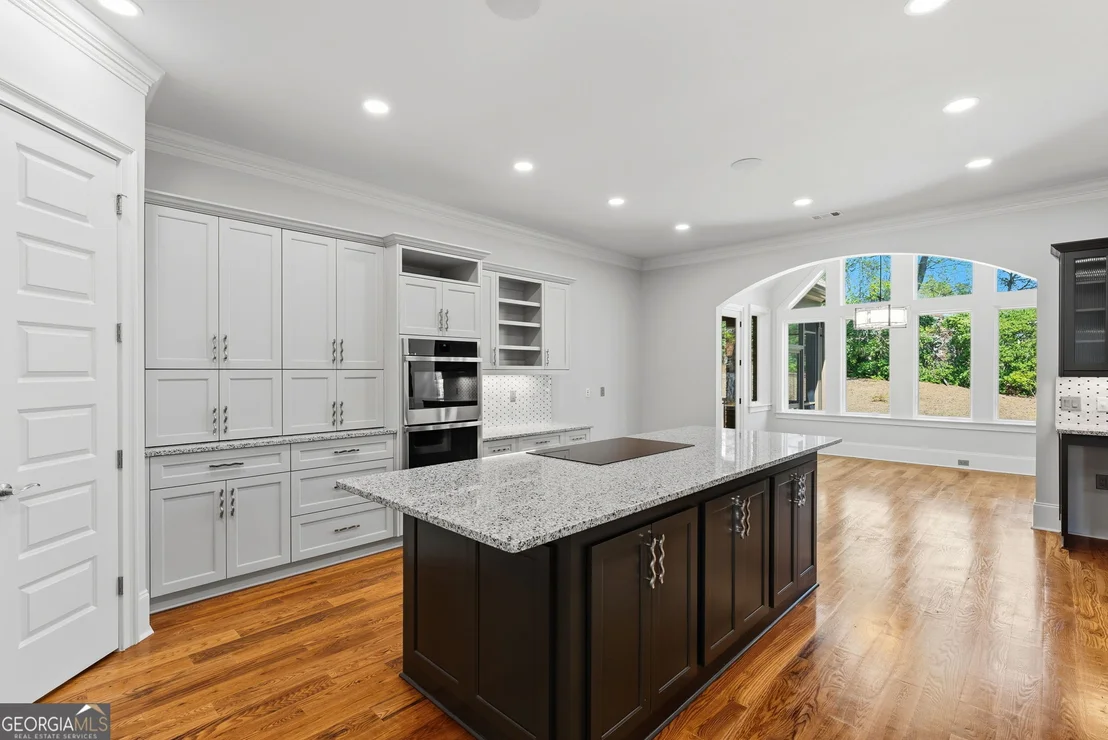 Photo of 607 W Lake Circle