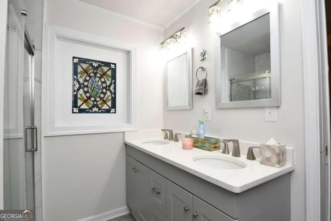 Photo of 280 Valleybrook Drive