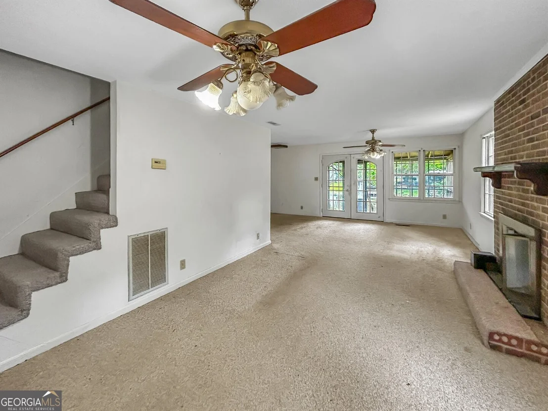 Photo of 411 Edgewater Circle