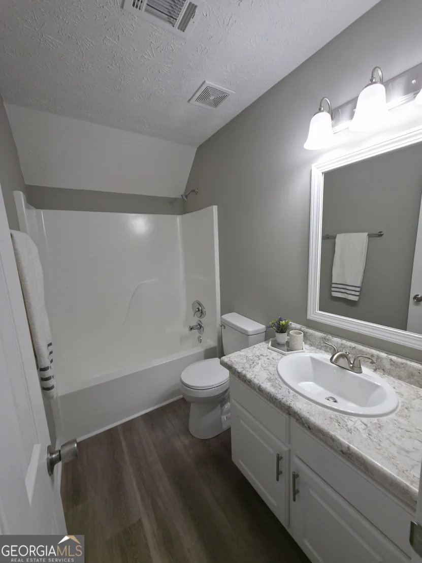 Photo of 160 Williamsburg Way