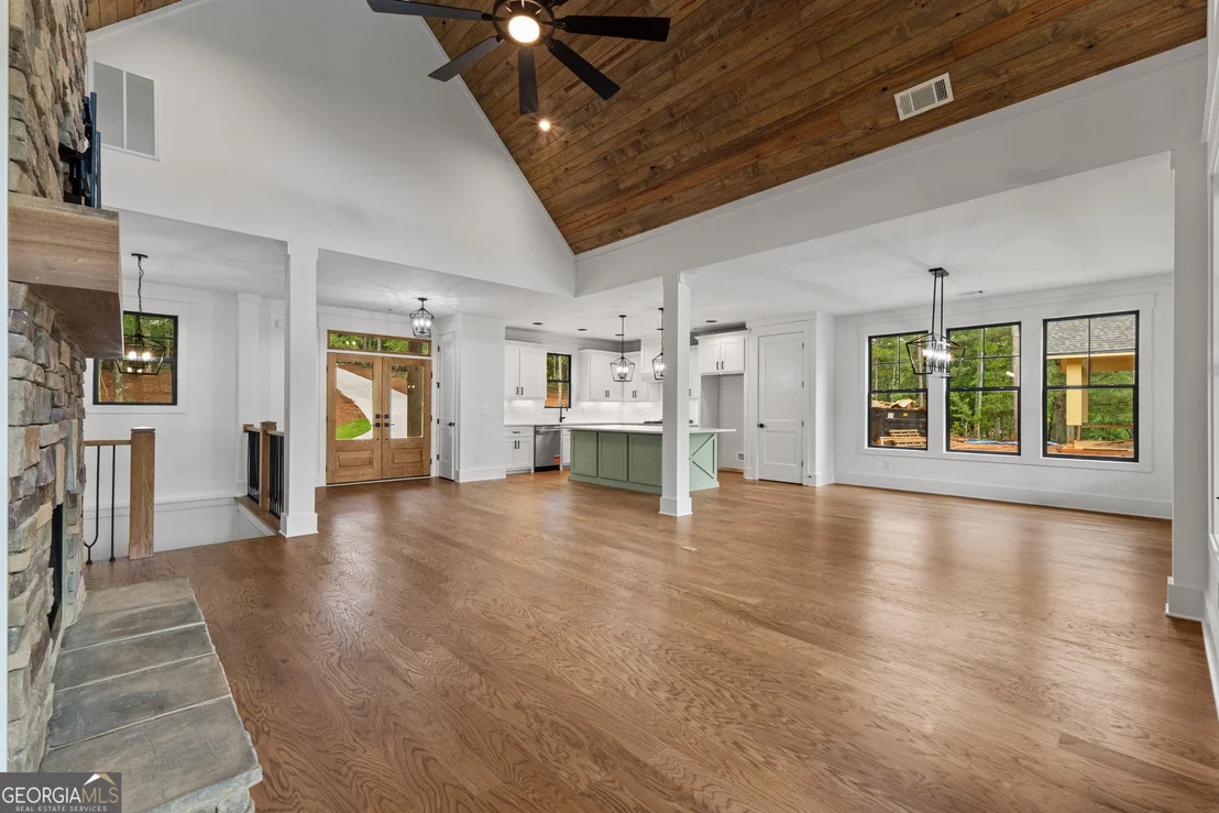 Photo of 681 Warren Road