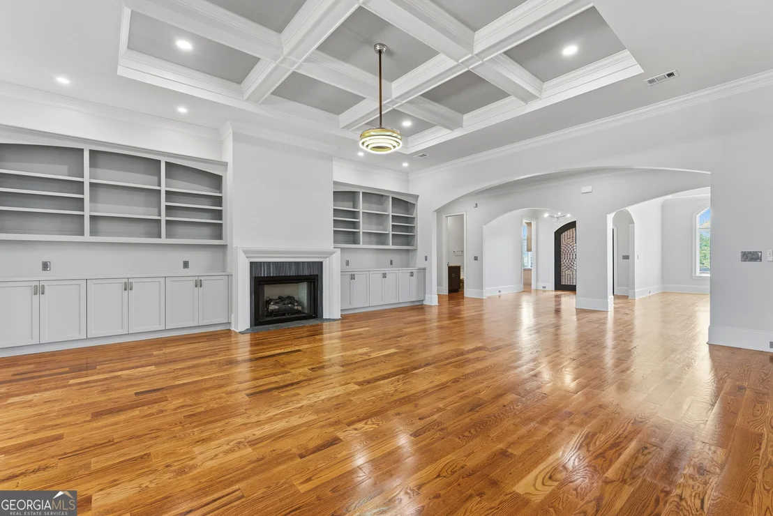 Photo of 607 W Lake Circle