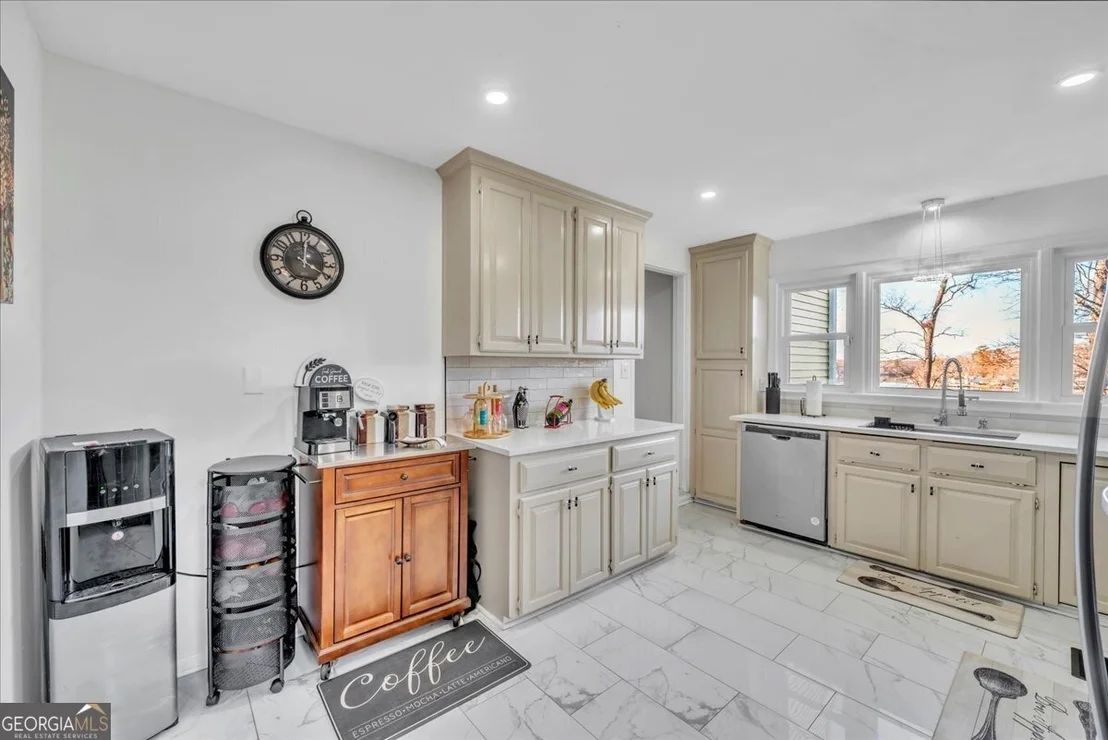 Photo of 330 Greentree Parkway