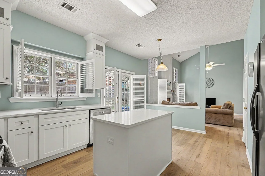 Photo of 3725 Longlake Drive