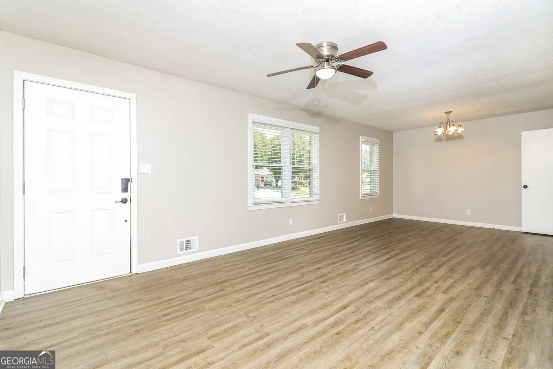 Photo of 611 Walnut Way SW