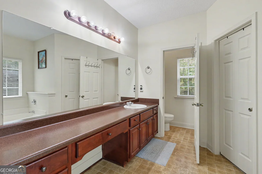 Photo of 830 Lord Fleming Road