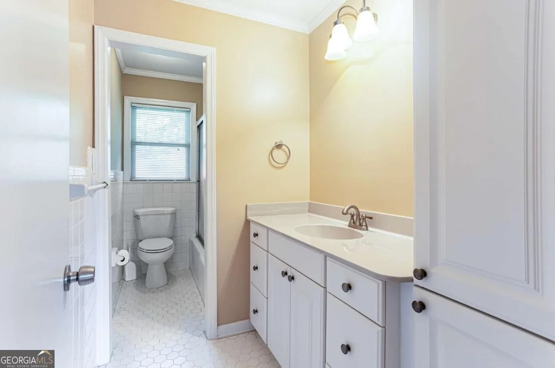 Photo of 461 Highview Drive SE