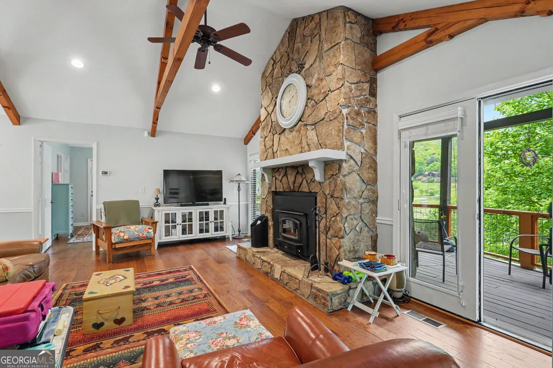 Photo of 854 Saddleback Circle