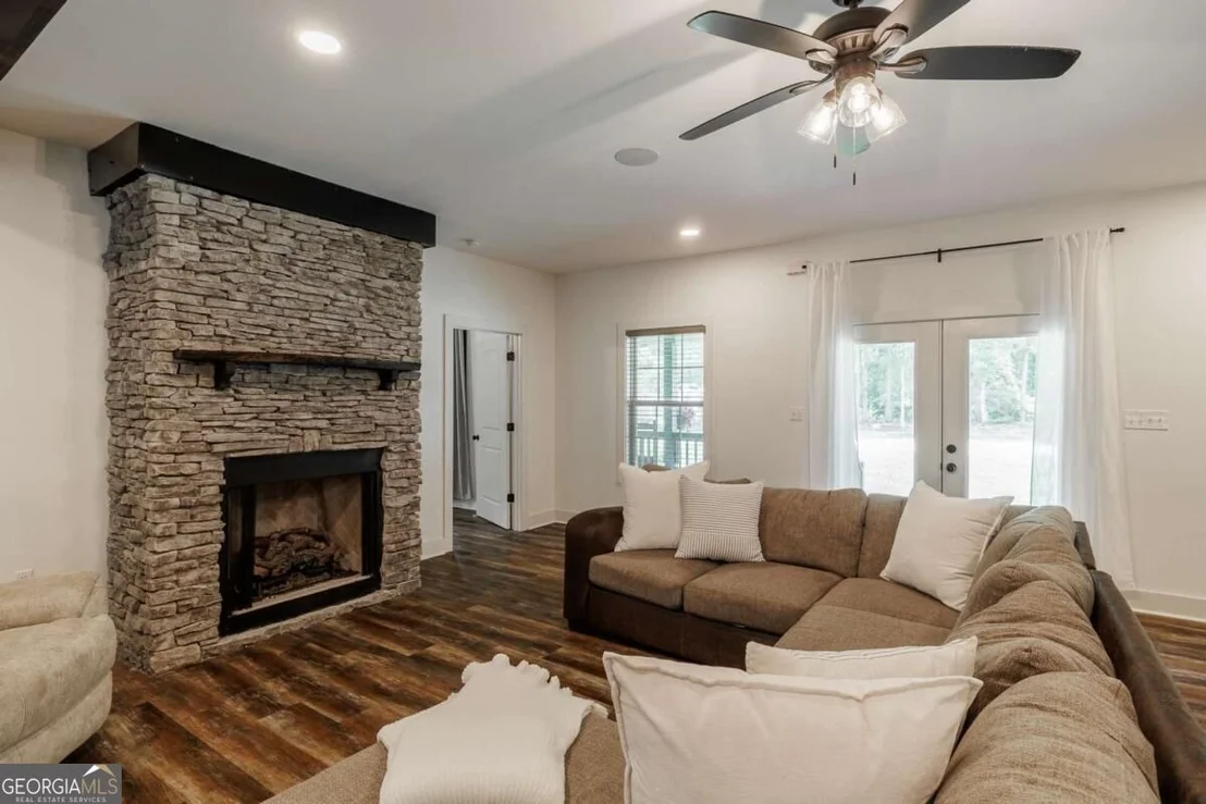 Photo of 930 James Holcomb Road
