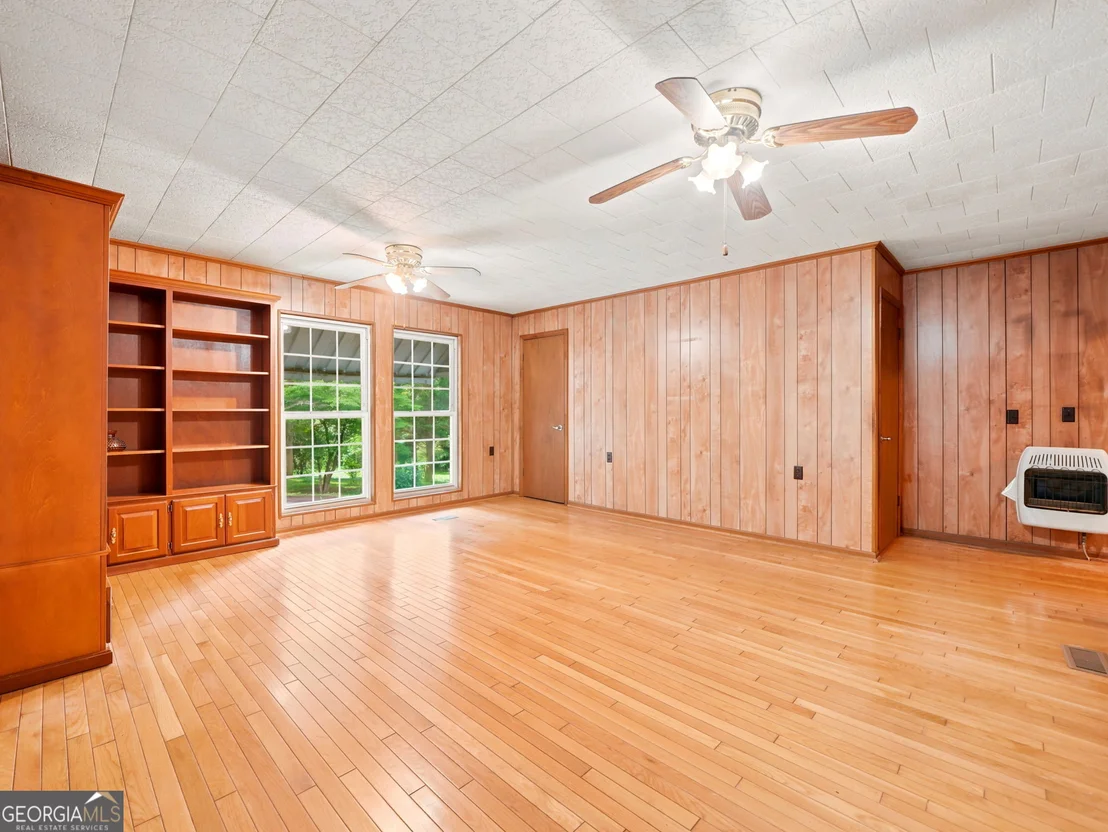 Photo of 370 Thompson Lane