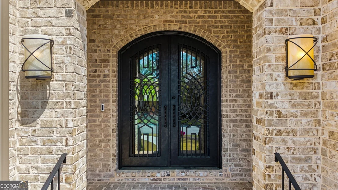 Photo of 607 W Lake Circle