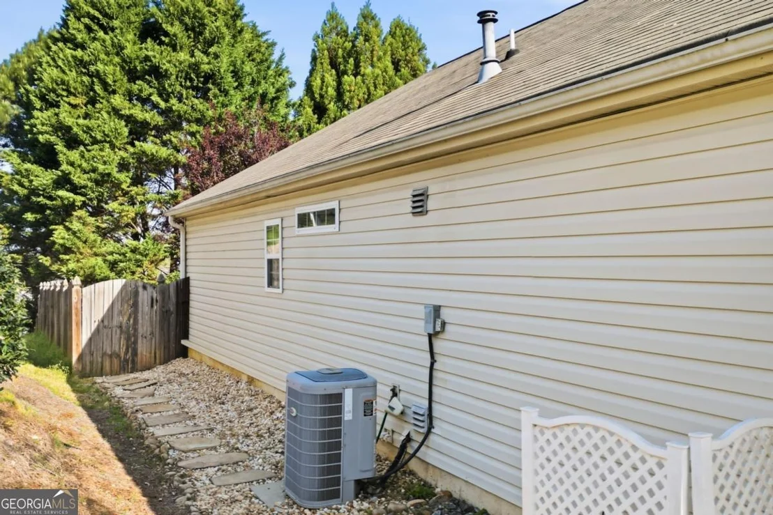 Photo of 407 Redwood Trail