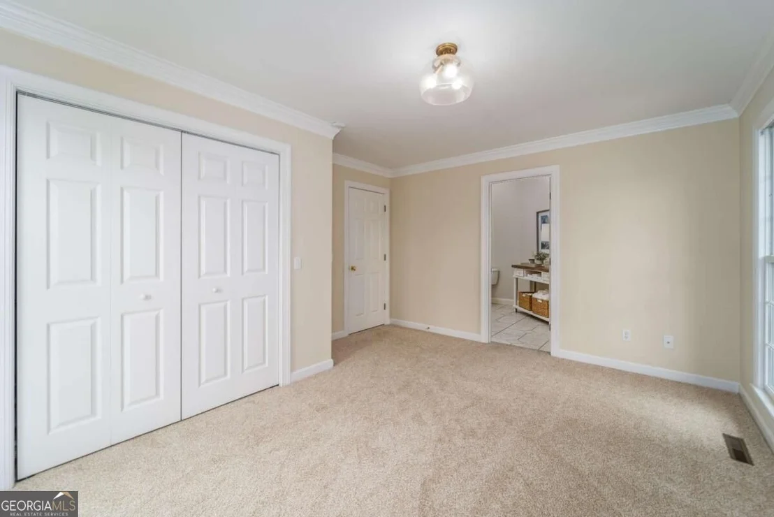 Photo of 161 Greentree Drive