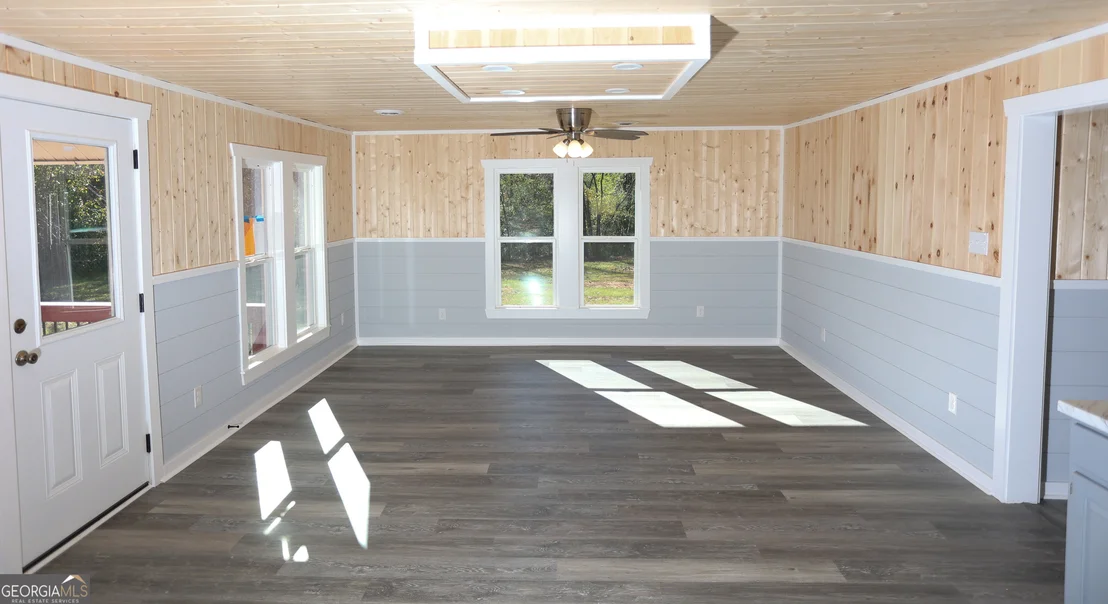 Photo of 1045 Fairview School Road