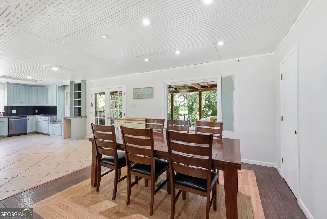 Photo of 1042 Lakeland Drive